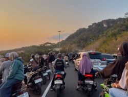 Uji Coba Kelok 23 Resmi Berakhir, Petugas Lakukan Penutupan Jalur