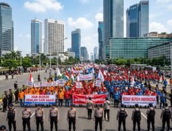 Aksi Demo Buruh di Sudirman Jakarta Sampaikan 11 Tuntutan Utama