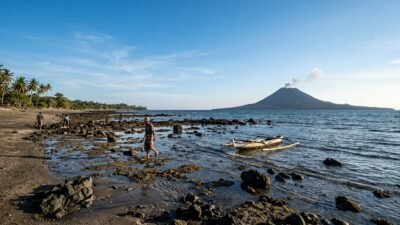 Klarifikasi BMKG Terkait Video Viral Air Laut Surut di Kawasan Gunung Anak Krakatau
