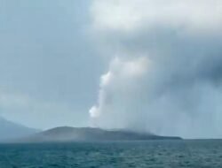 Gunung Anak Krakatau Erupsi Lagi Sore Ini, Kolom Abu Membubung Tinggi