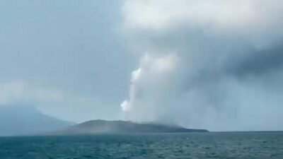Gunung Anak Krakatau Erupsi Lagi Sore Ini, Kolom Abu Membubung Tinggi