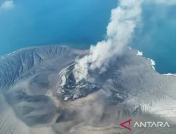 Gunung Anak Krakatau Erupsi Dua Kali pada Jumat Petang