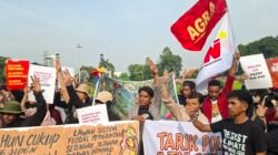 BEM UI Gelar Aksi Unjuk Rasa Evaluasi Dua Tahun Pemerintahan Prabowo-Gibran di Tugu Tani