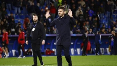 Michael Carrick Meminta Maaf dan Tolak Salami Pemain Usai MU Dipermalukan Como