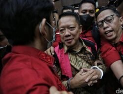 Mantan Jampidsus Febrie Adriansyah Jalani Sidang Perdana Kasus Pencucian Uang